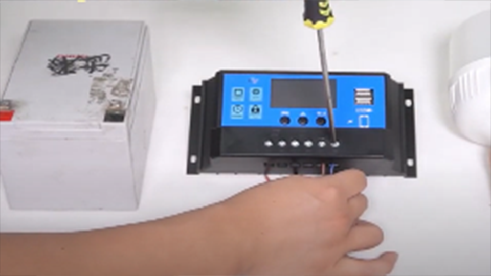 Solar charging controller hardware test, charging efficiency is maximized!