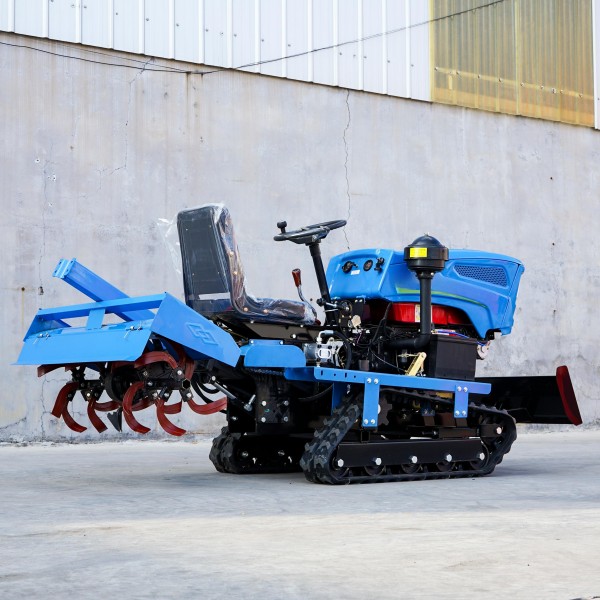 Het Werk Goed Gedaan Krijgen Met de Hulp van een Klein Kruipende Tractor