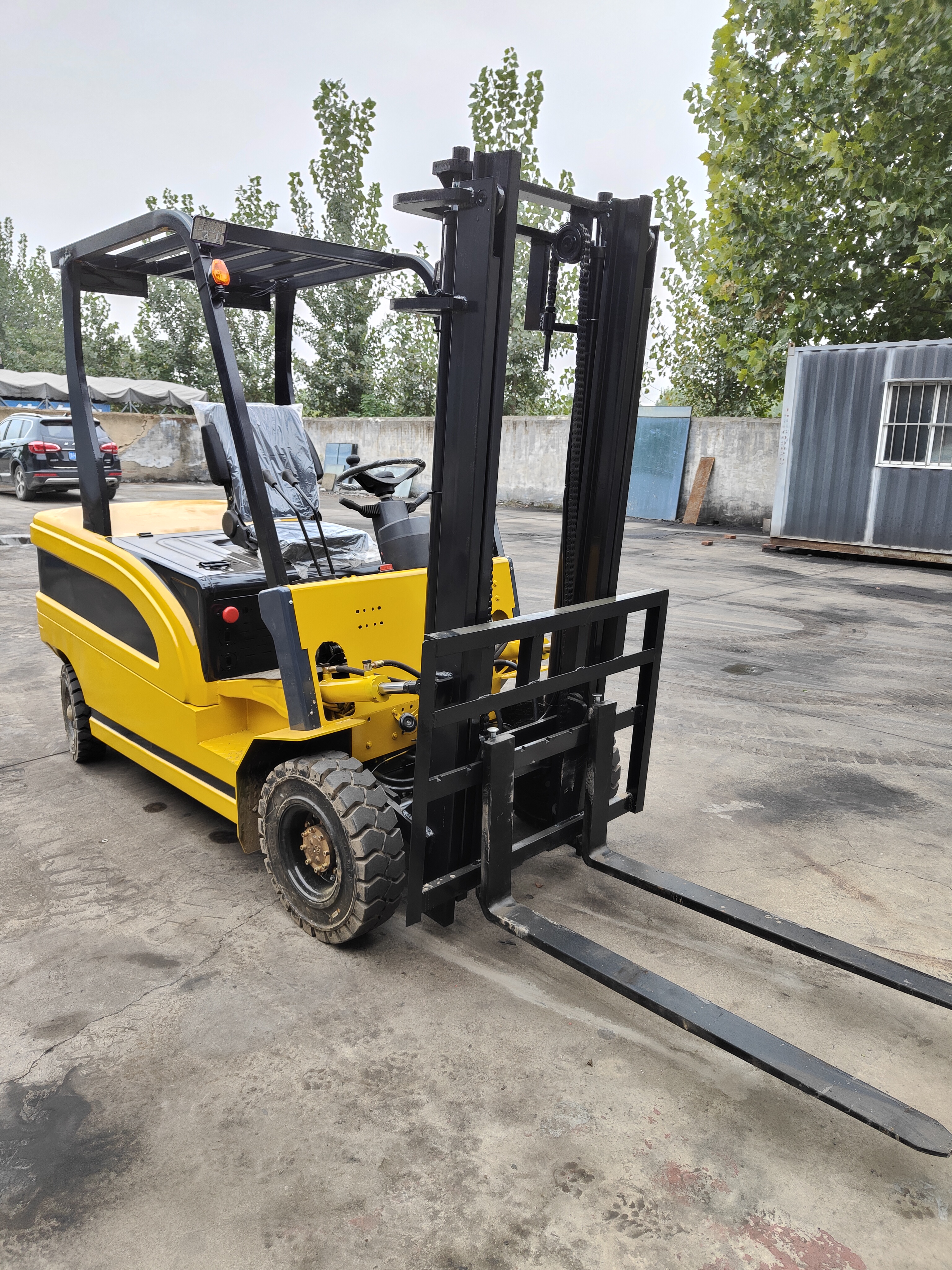 Maximizing Efficiency: The Future of Electric Forklift Solutions