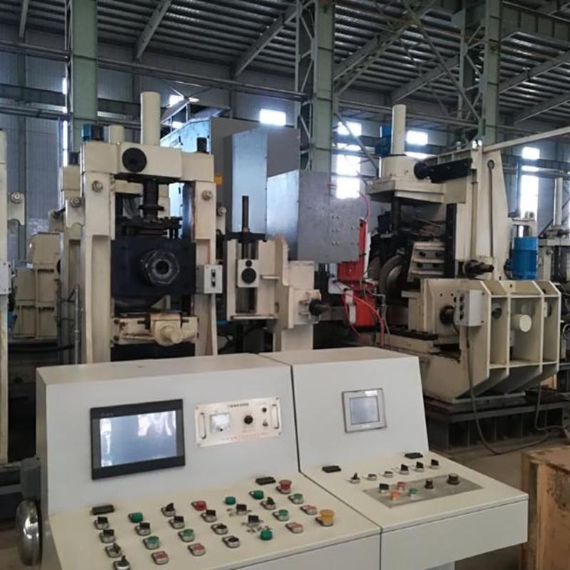 Améliorez votre chaîne de production avec nos machines d'ébarbage et de chanfreinage de pointe