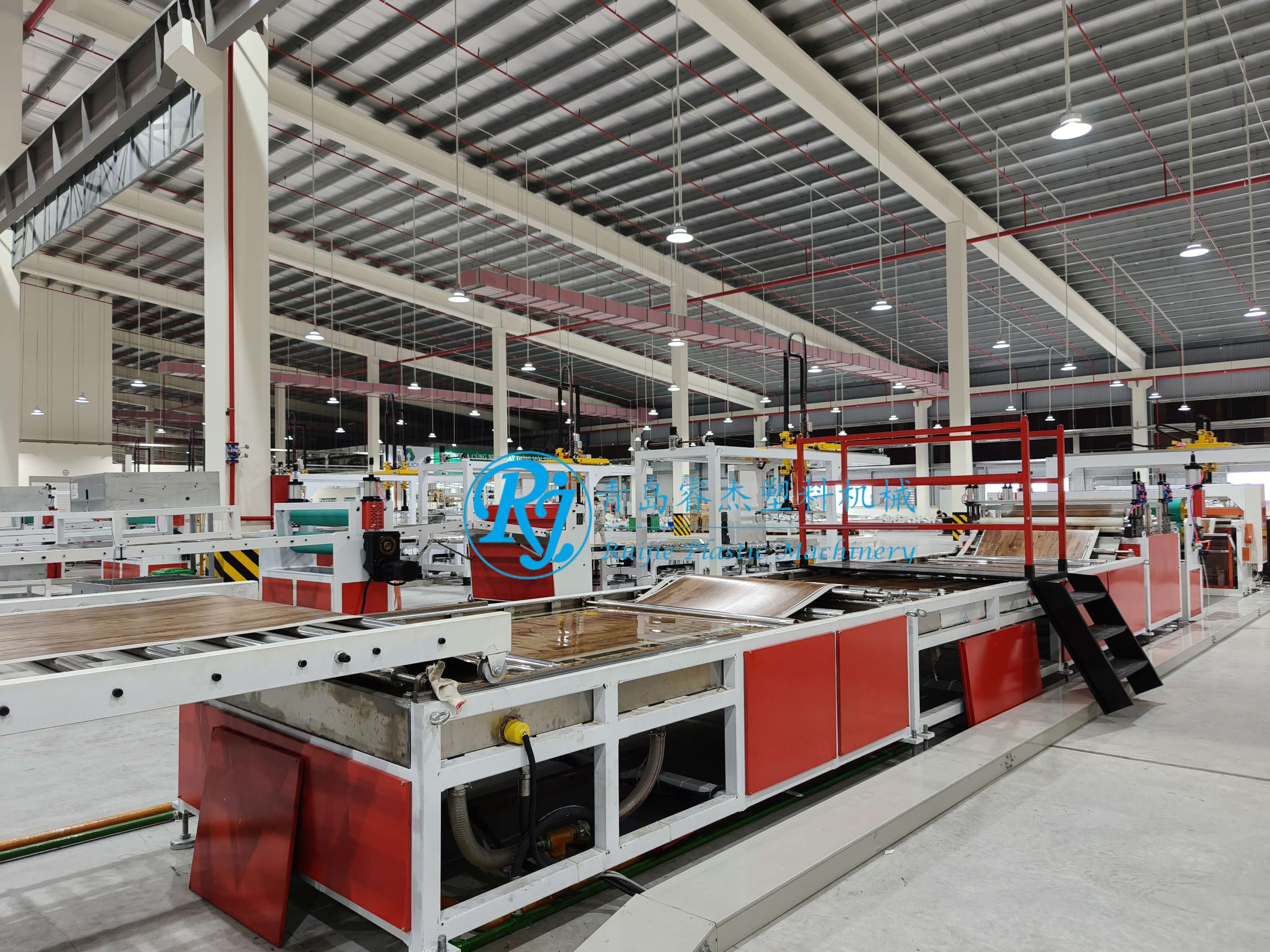 Future of LVT Manufacturing: 2025 Automation Trends for Flooring Machines
