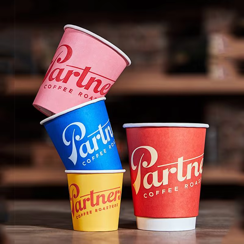 איך עיצוב כוס נייר יכול להשפיע על חוויית האכילה של הלקוח?