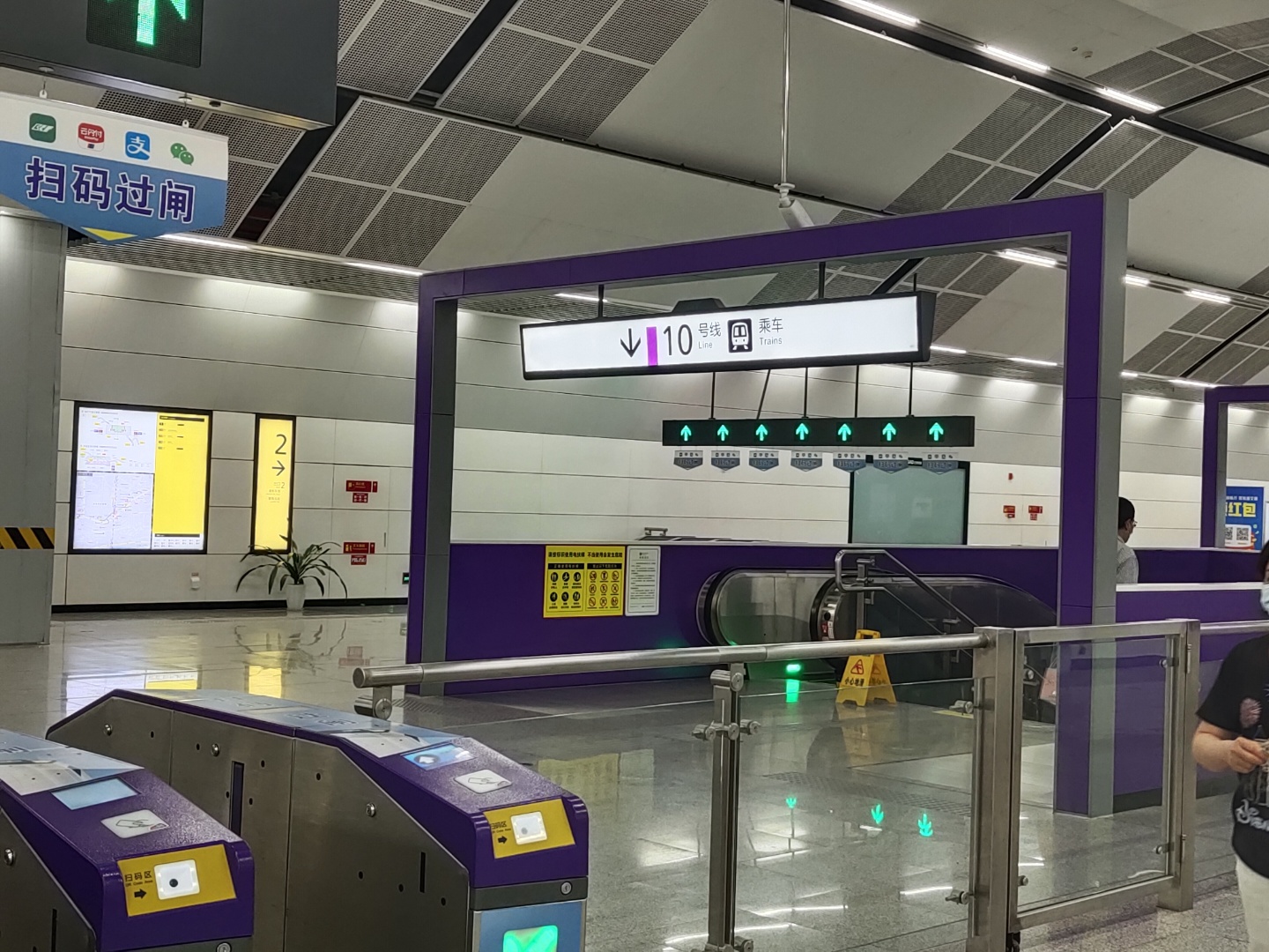 Innovative Subway Signs: Improving Urban Transit Systems