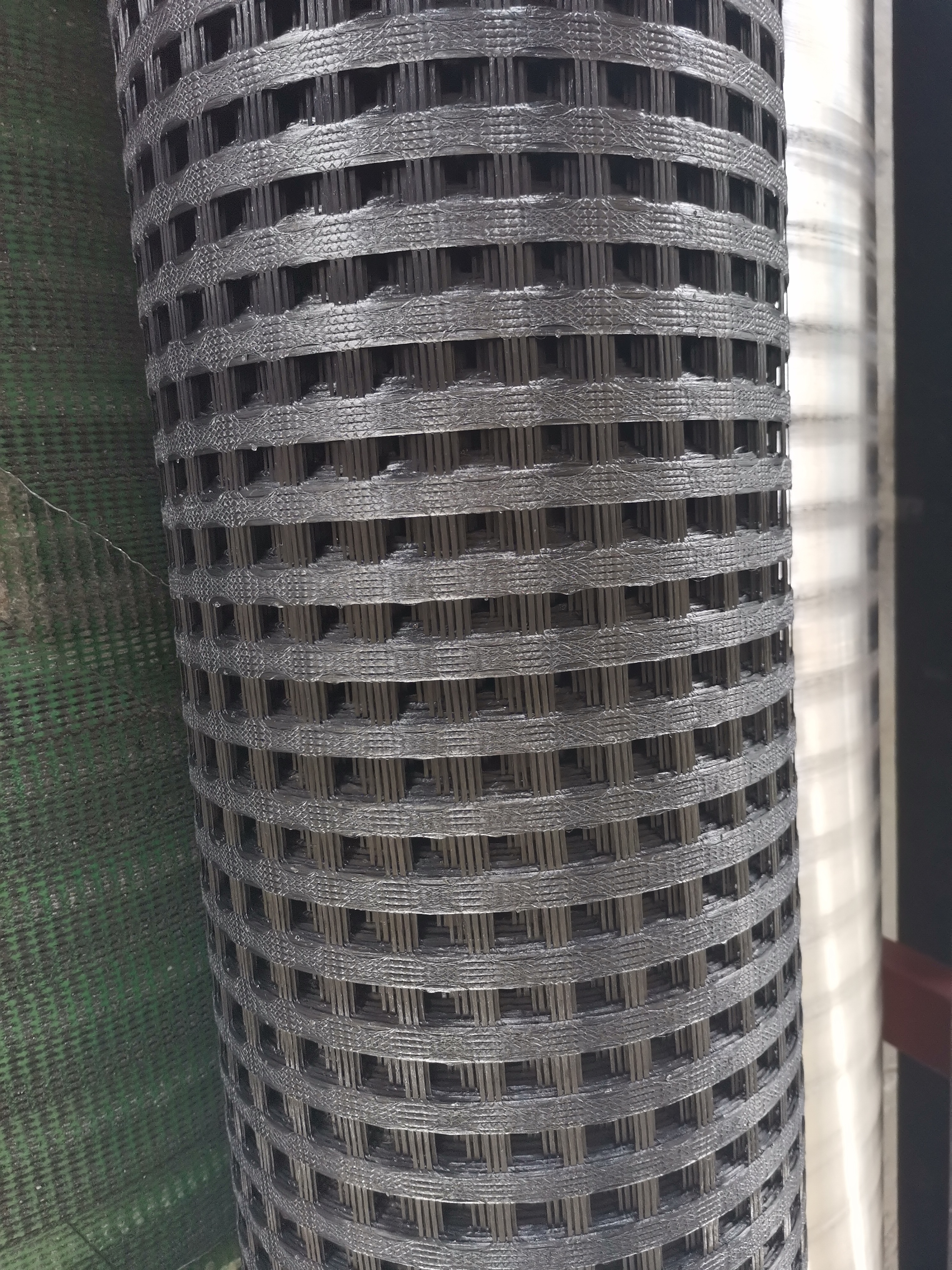 איך סריג אוניאקסיאלי משפר את יעילות החיזוק של הקרקע