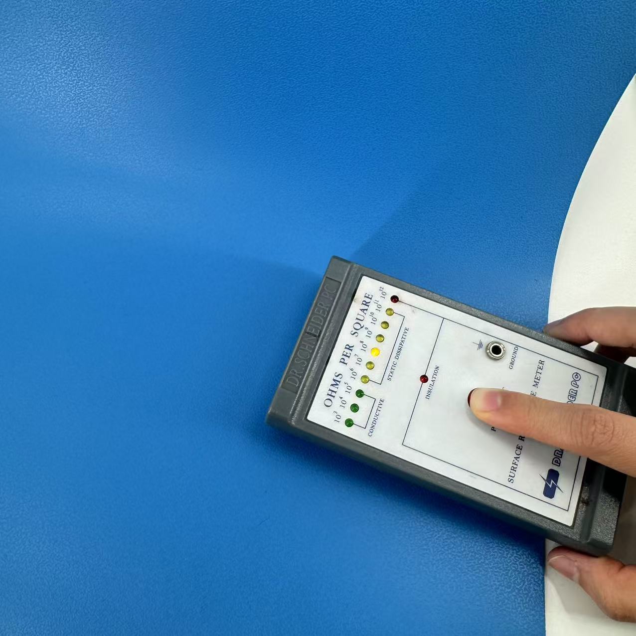 แผ่นรองพื้นแบบ ESD แผ่นรองโต๊ะยางป้องกันไฟฟ้าสถิตย์ พร้อมลวดลายกันลื่น