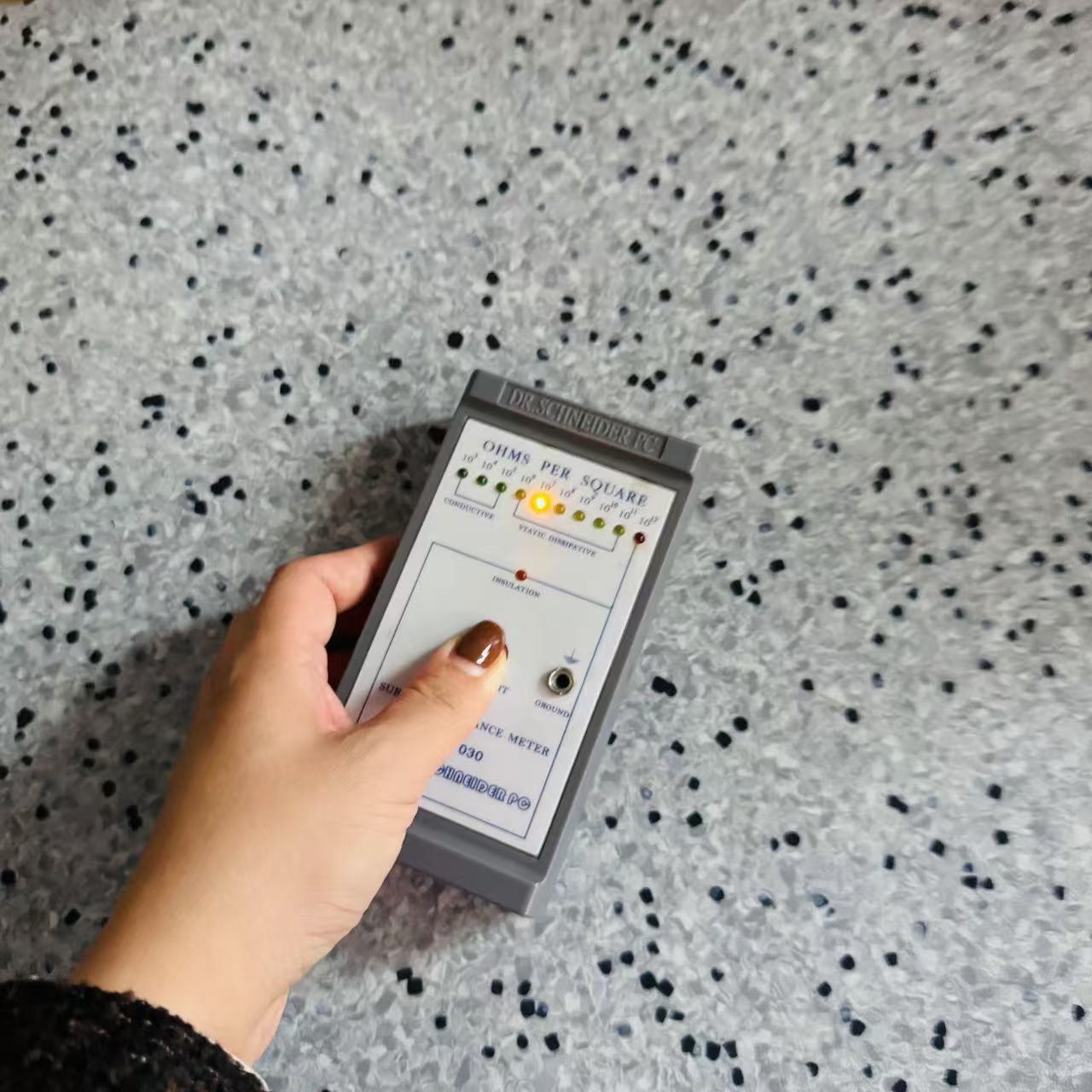 Gdzie znaleźć najlepsze oferty fartuchów ESD dostosowane do Twoich potrzeb.