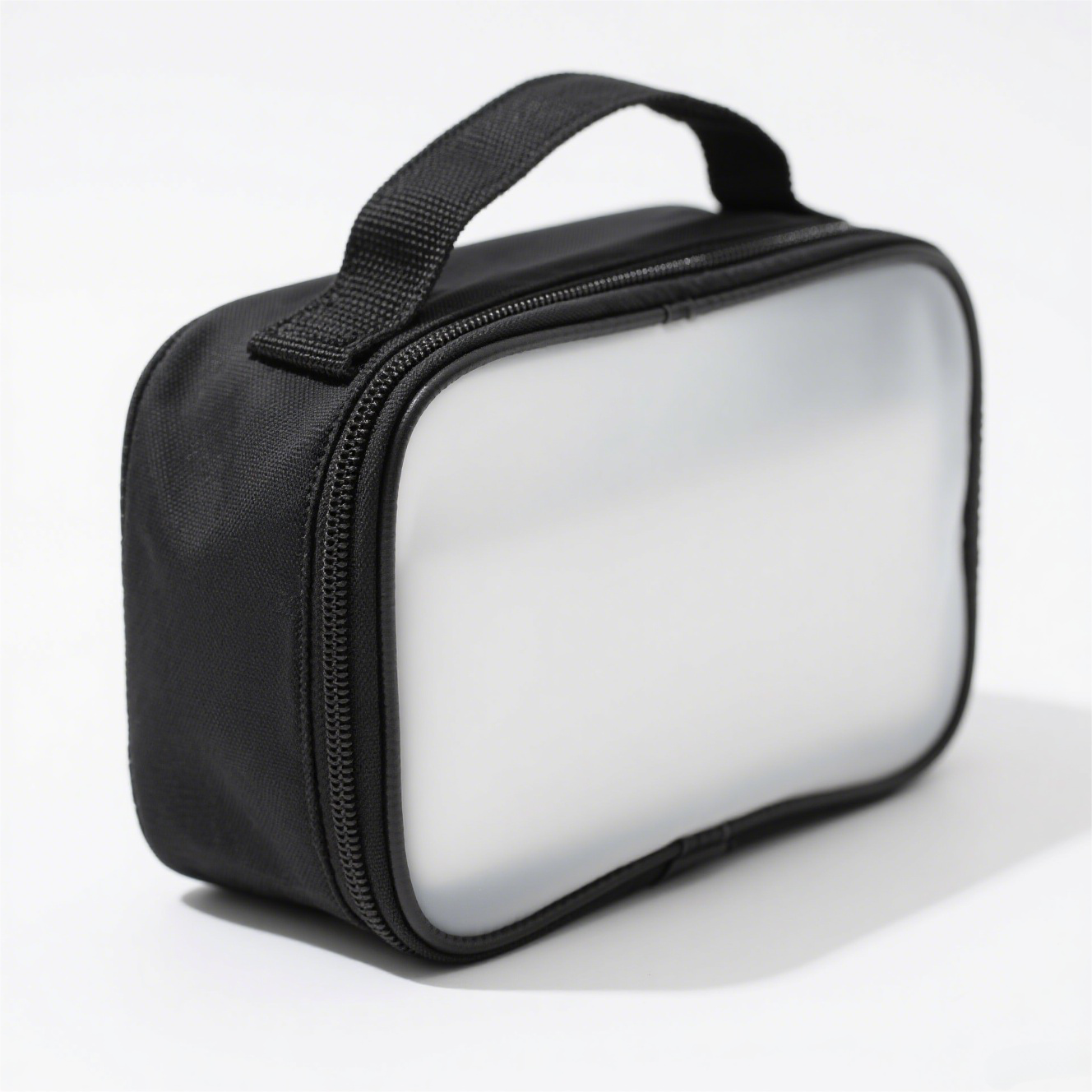 बेलेकोर तीन-स्तरीय डिज़ाइन वाला टॉयलेटरी बैग