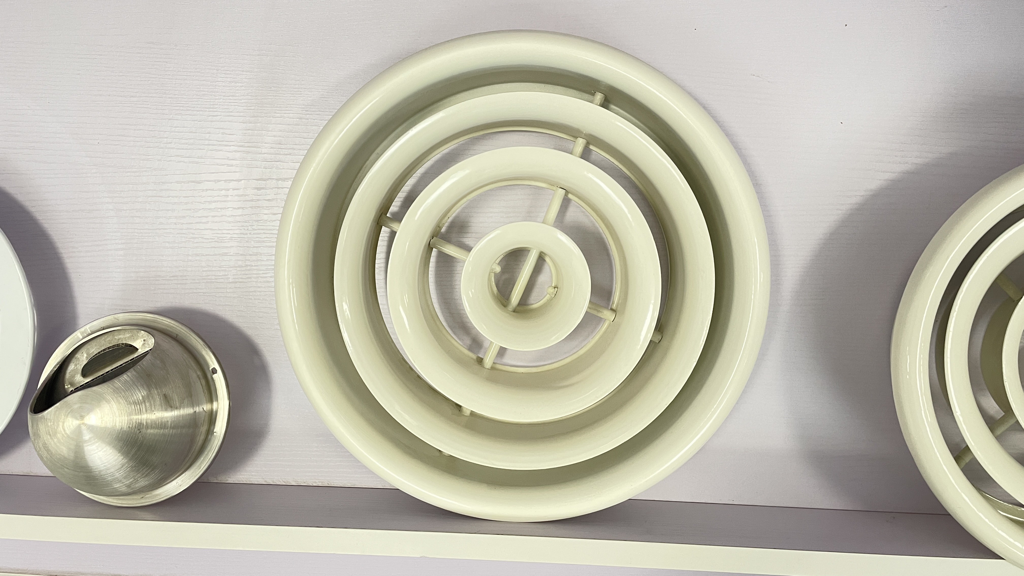 מפזר מרובע: הפצה אסתטית ופונקציונלית של אוויר