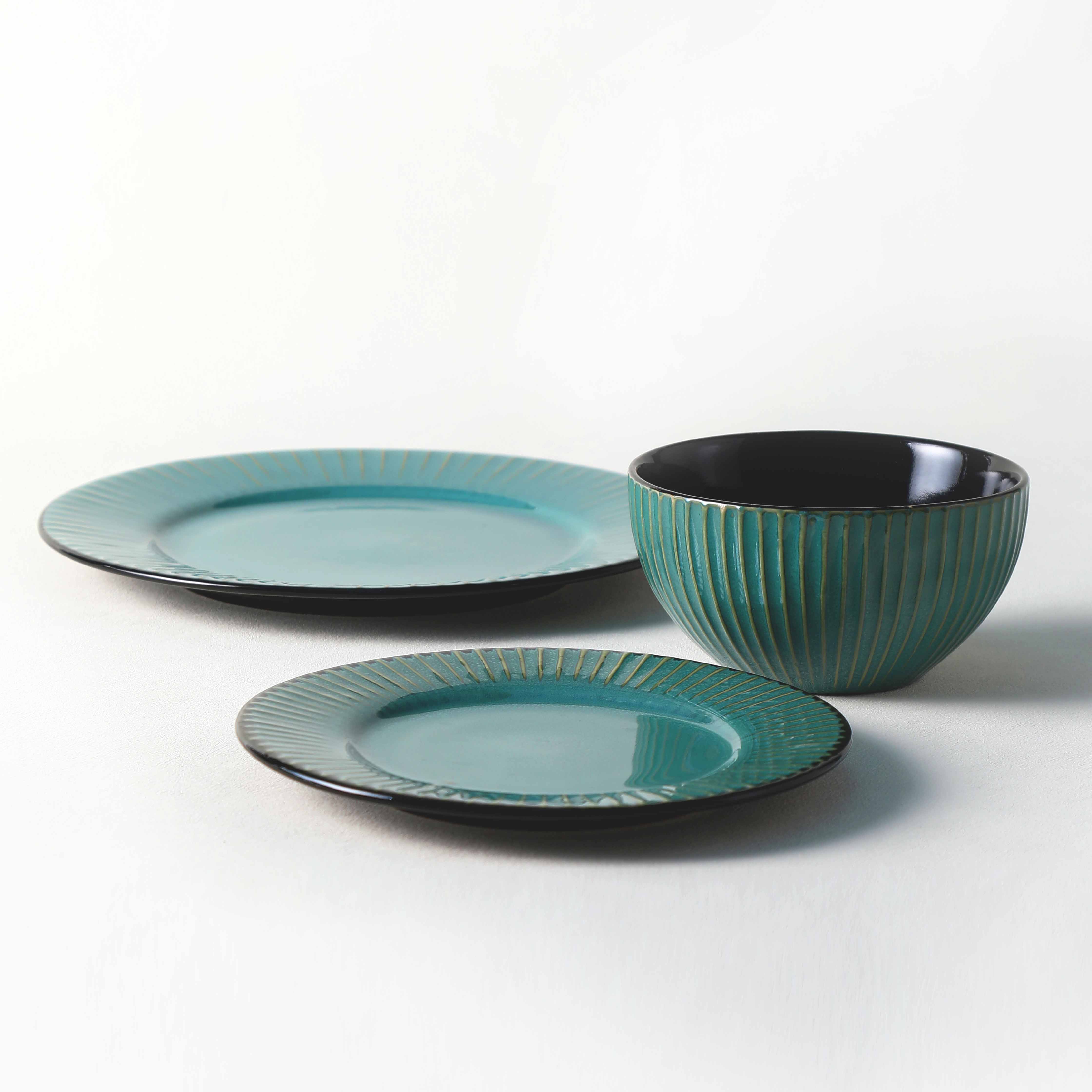 nabor iz trih keramičnih plošč in misk s patinsko glazuro