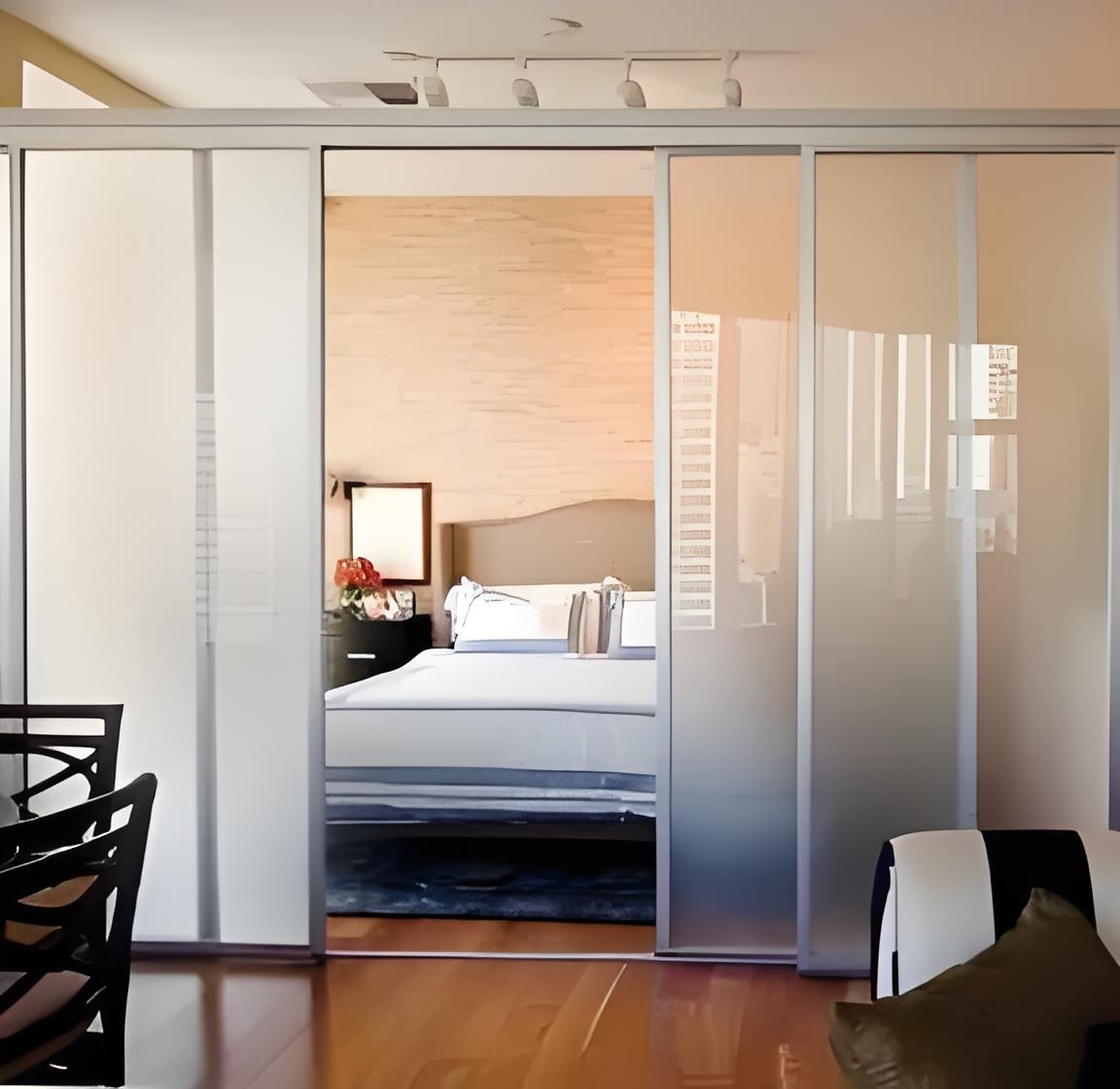 Puerta semiautomática: apertura manual y cierre automático con amortiguador hidráulico, puerta corredera para pasajes comerciales