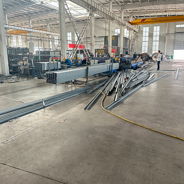 Pozemní systém C-ocelových konzol – Spolehlivý základ pro rozsáhlé fotovoltaické farmy