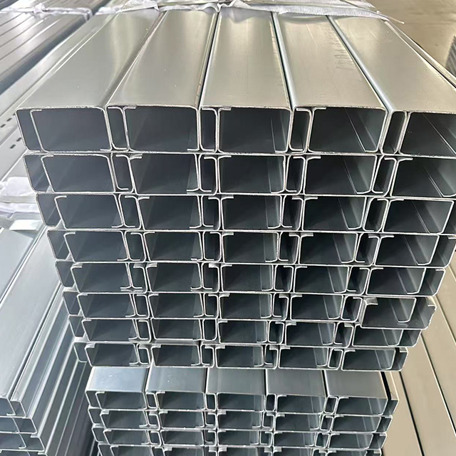 ग्राउंड स्थापना के लिए सी-आकार के स्टील ब्रैकेट – उच्च स्थिरता, आसान असेंबली