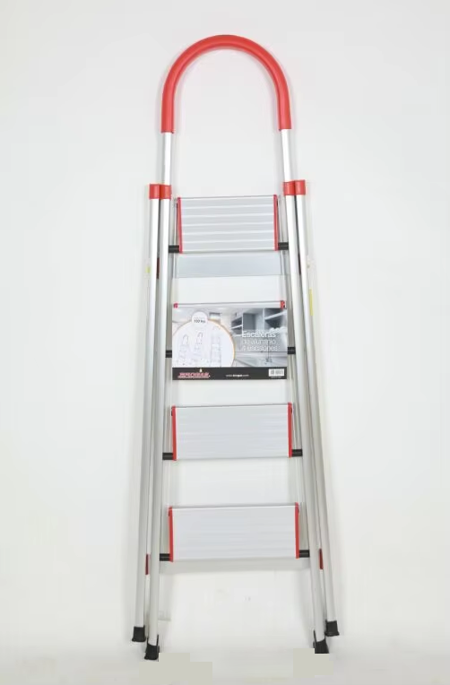 Dažādveidīgs un drosmīgs tradicionālajiem drēbju līnijām alternatīvs