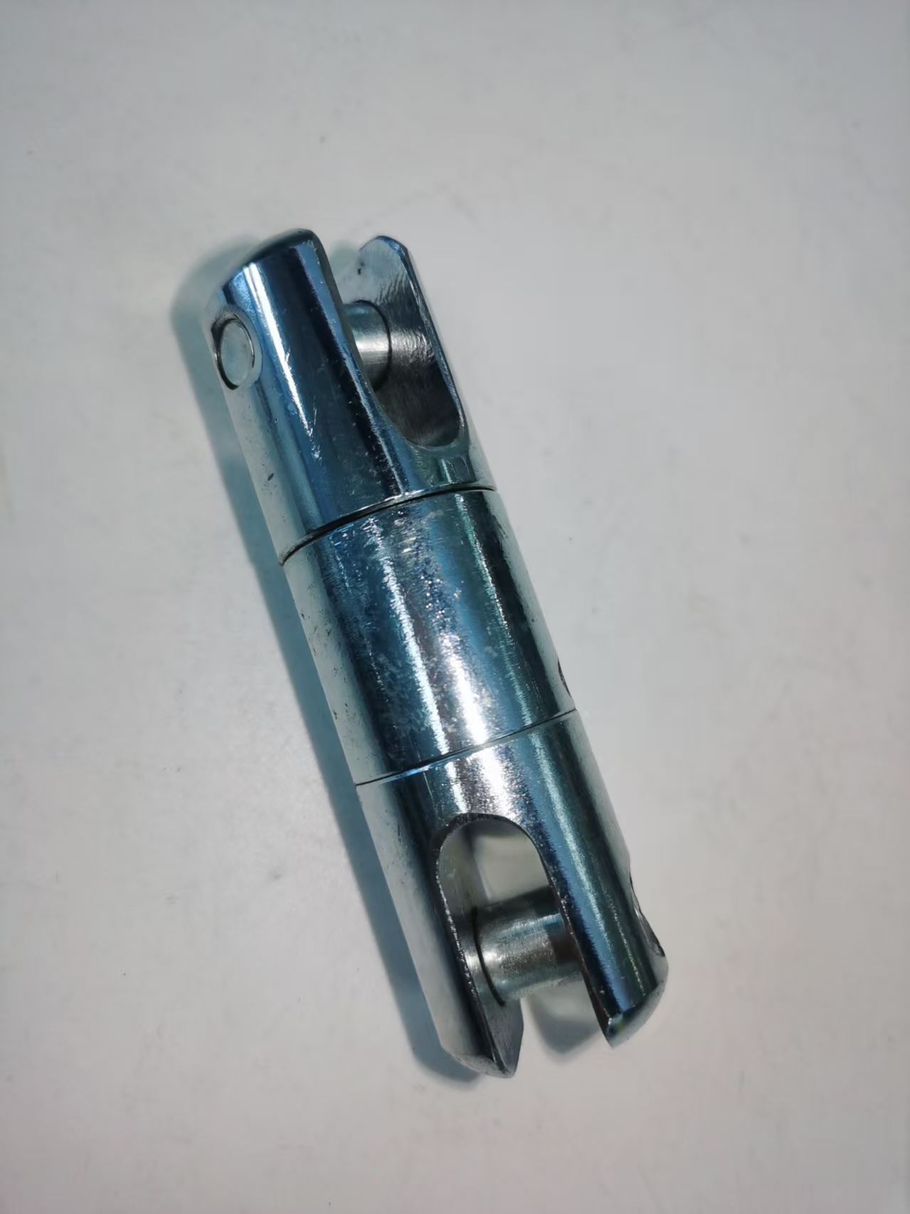 Rotačné konektory (1T 3T 5T 8T silové ťažné lano – protihrbolkové zariadenie, univerzálny rotujúci krúžok, spojka s pletenou objímku, oceľové lano)