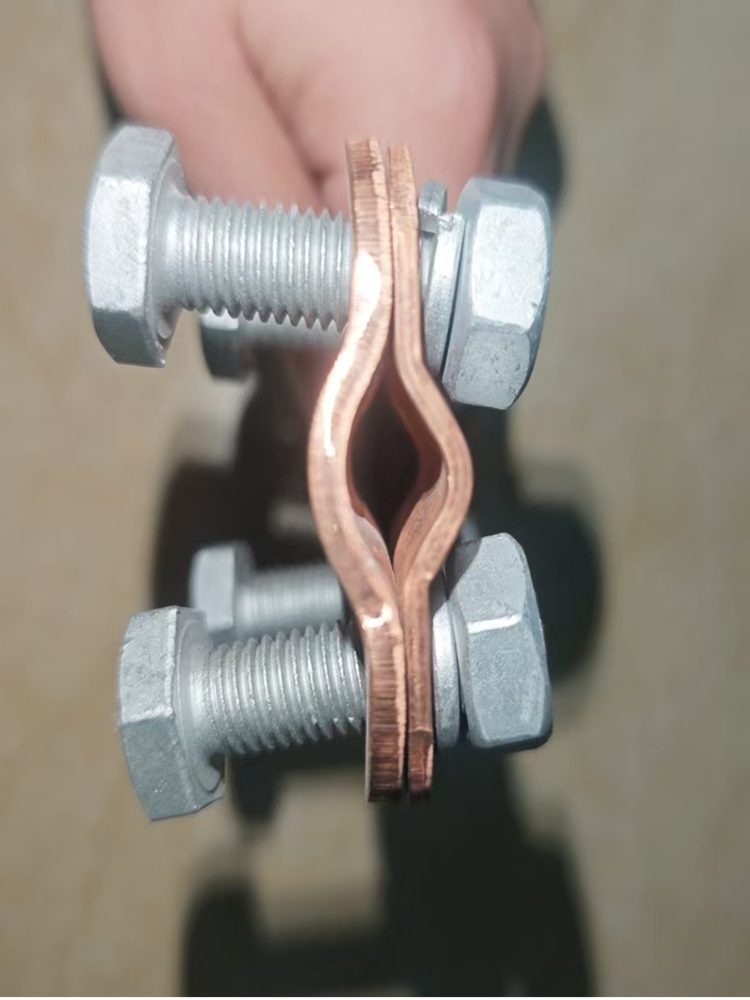 Meneroka jenis dan saiz terminal lugs pemutus litar yang berbeza