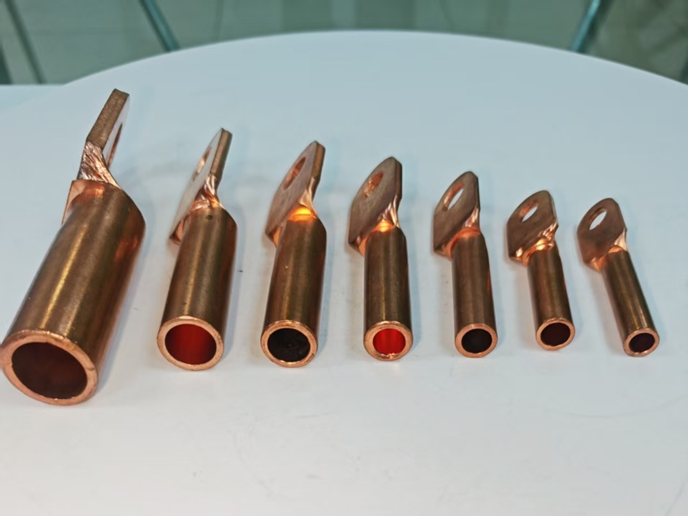 موصلات أنابيب النحاس متينة وموثوقة