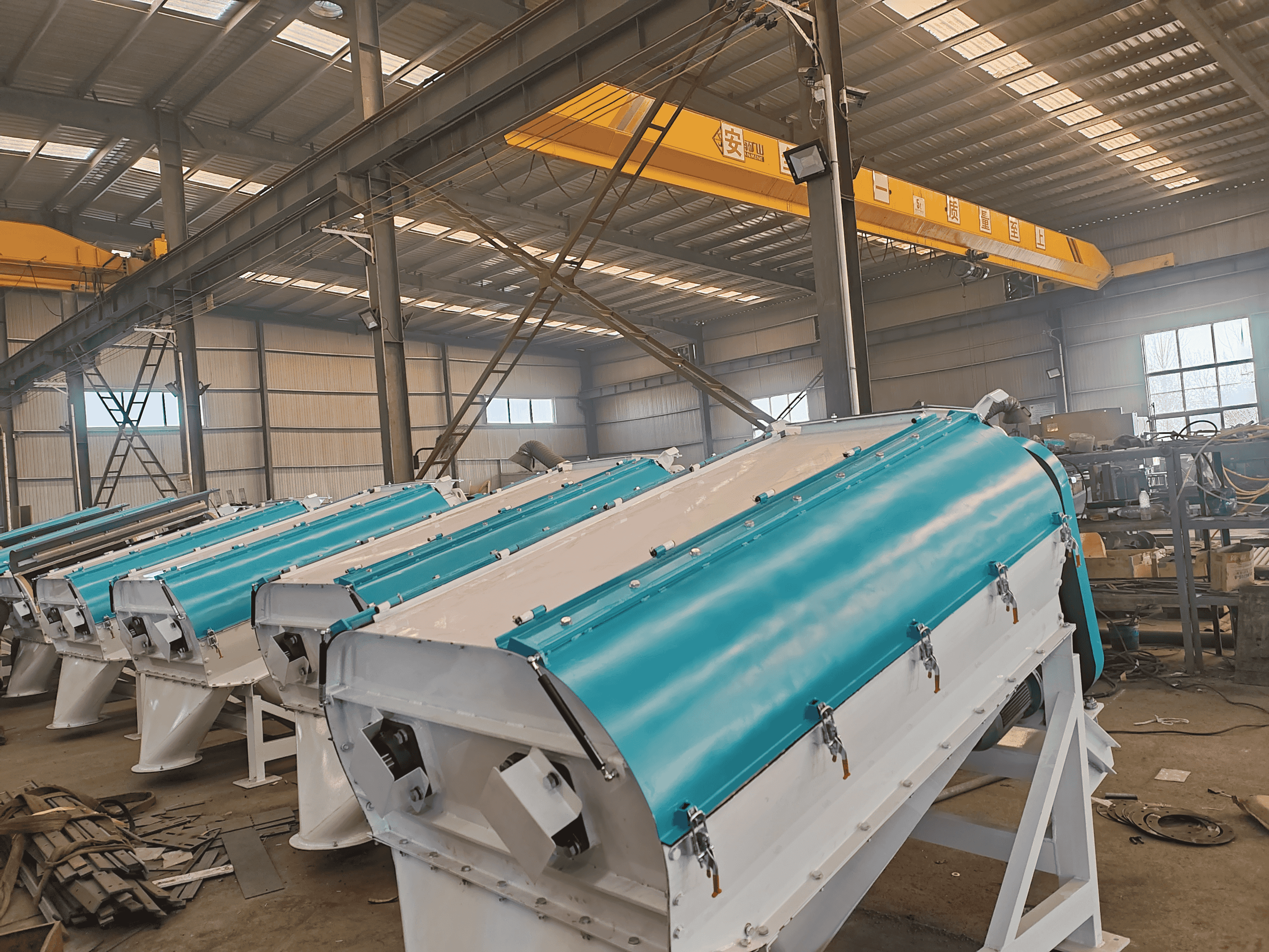 Неге дарбаза экраны жемдин баштапкы материалдарын чийинчиликтерден тазалоо үчүн керек?