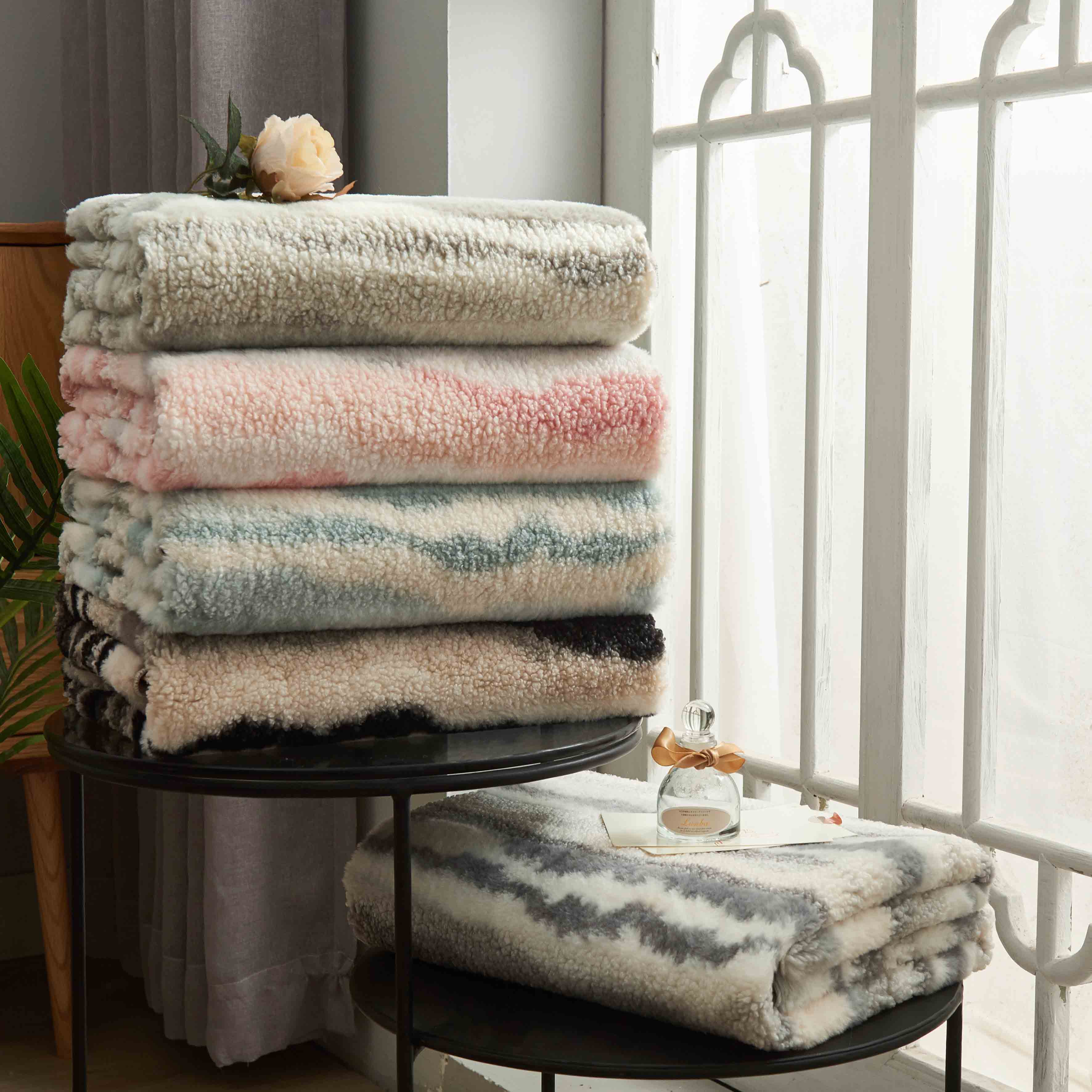 PRINTED JACQUARD IL-FUR TAL-FASSAR U TEDDY VELVET