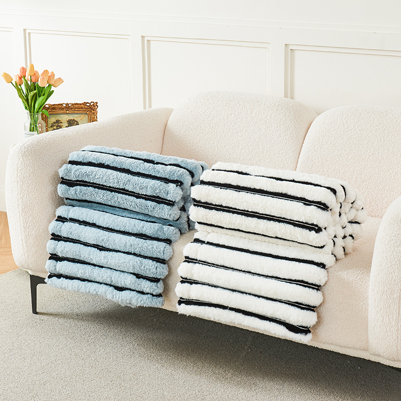 Diġi Bniedem li Stabbj u Lura mal-Fabrika ta' Fibriċi Mikro bħala l-Ird