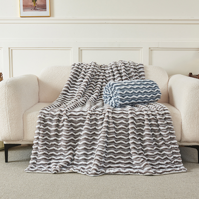 KOTTON RABBAT FUR MA ĊATIĠK YARN BLANKET