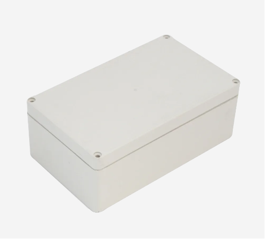 השוואה בין יצרני מארזים פלסטיים מובילים: מדריך