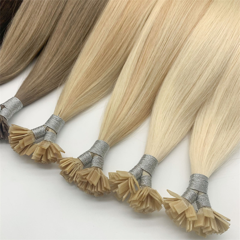 Extensions capillaires à liaison en kératine naturelles et faciles à entretenir