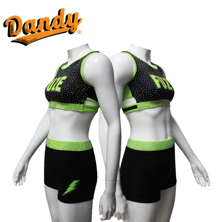 -Doświadcz doskonałego komfortu i wydajności z kurtką Cheer Athletics