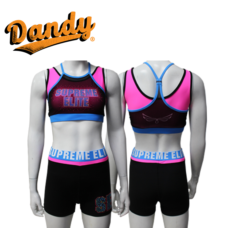 Uusi malli Tanssivaatteet -sarja hohtavilla strassikivillä, yleisestä käytöstä