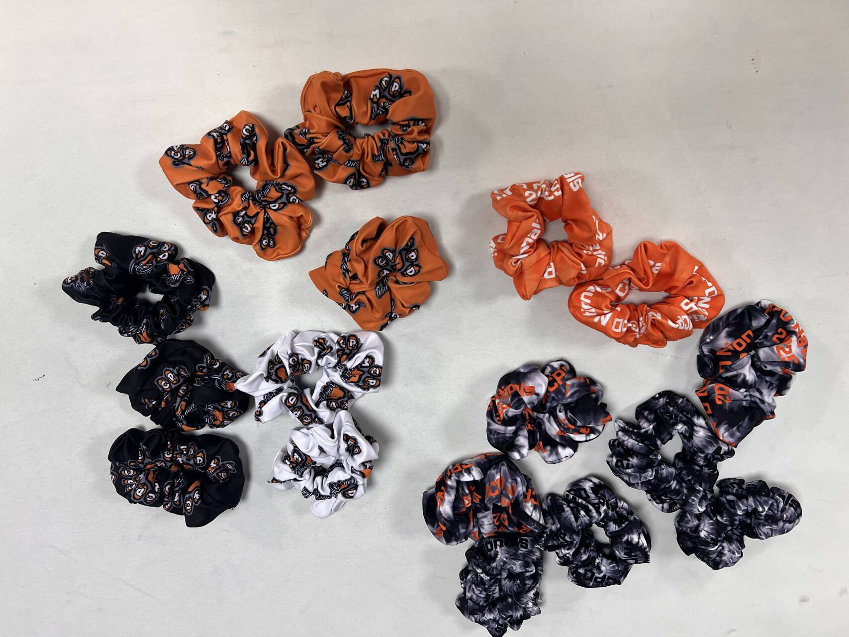 ابهري بتنوع الألوان والعناصر العصرية المتعددة في أربطة الساتان لدينا