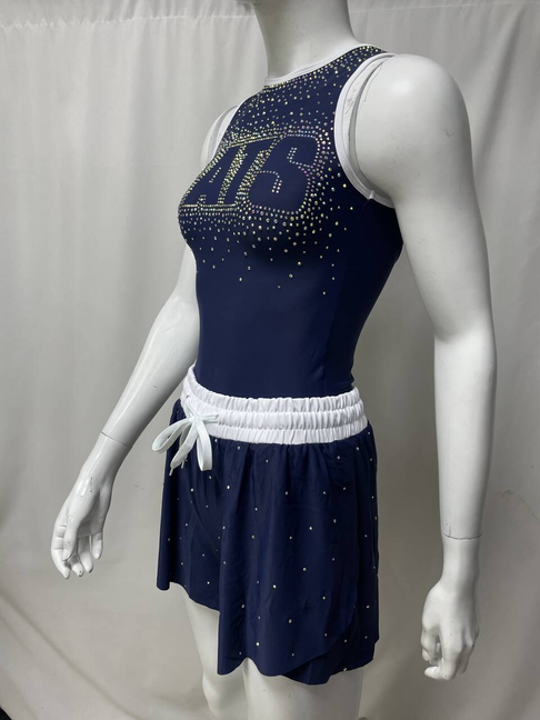 Modaning yangi tendentsiyalariga mos keluvchi ikki qisimli kiyimlar to'plamlarini ko'rib chiqing.