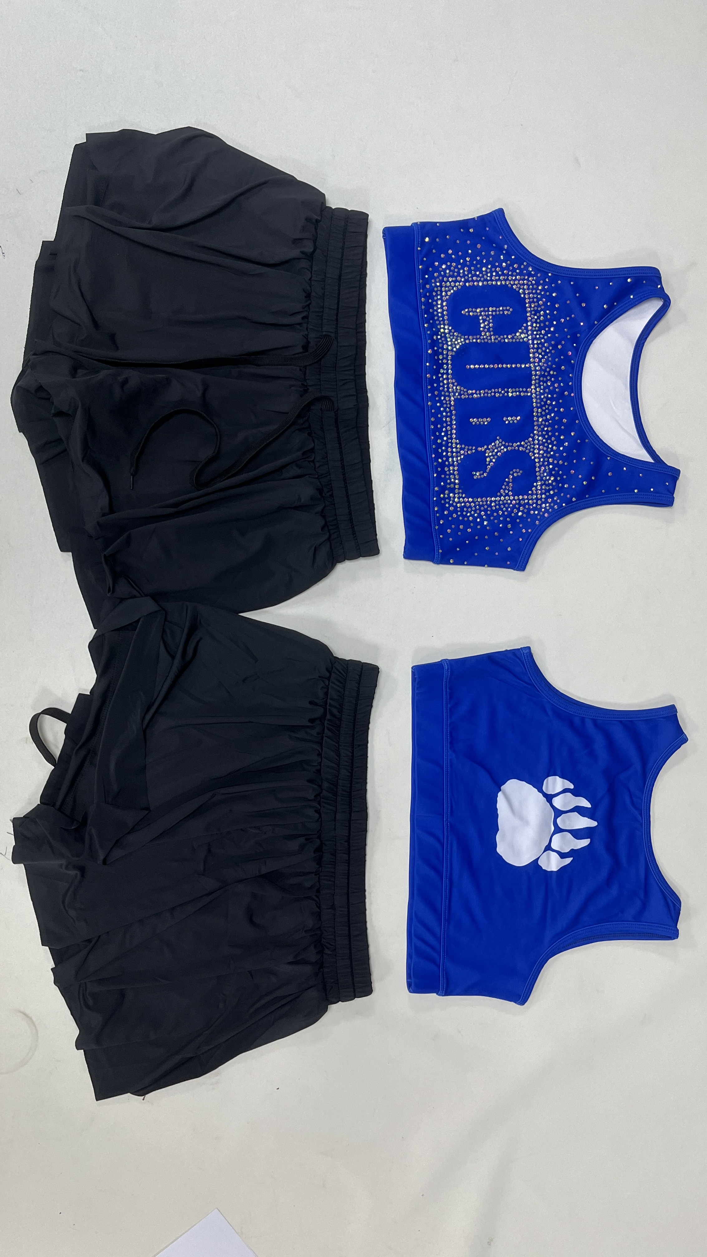 हमारी राइनस्टोन ट्रांसफर सेवा का उपयोग करके आसानी से कस्टम डिज़ाइन बनाएं