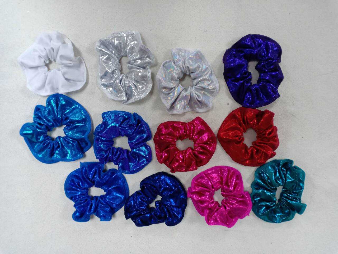 खुदरा विक्रेताओं के लिए किफायती और फैशनेबल थोक स्क्रंची हेडबैंड