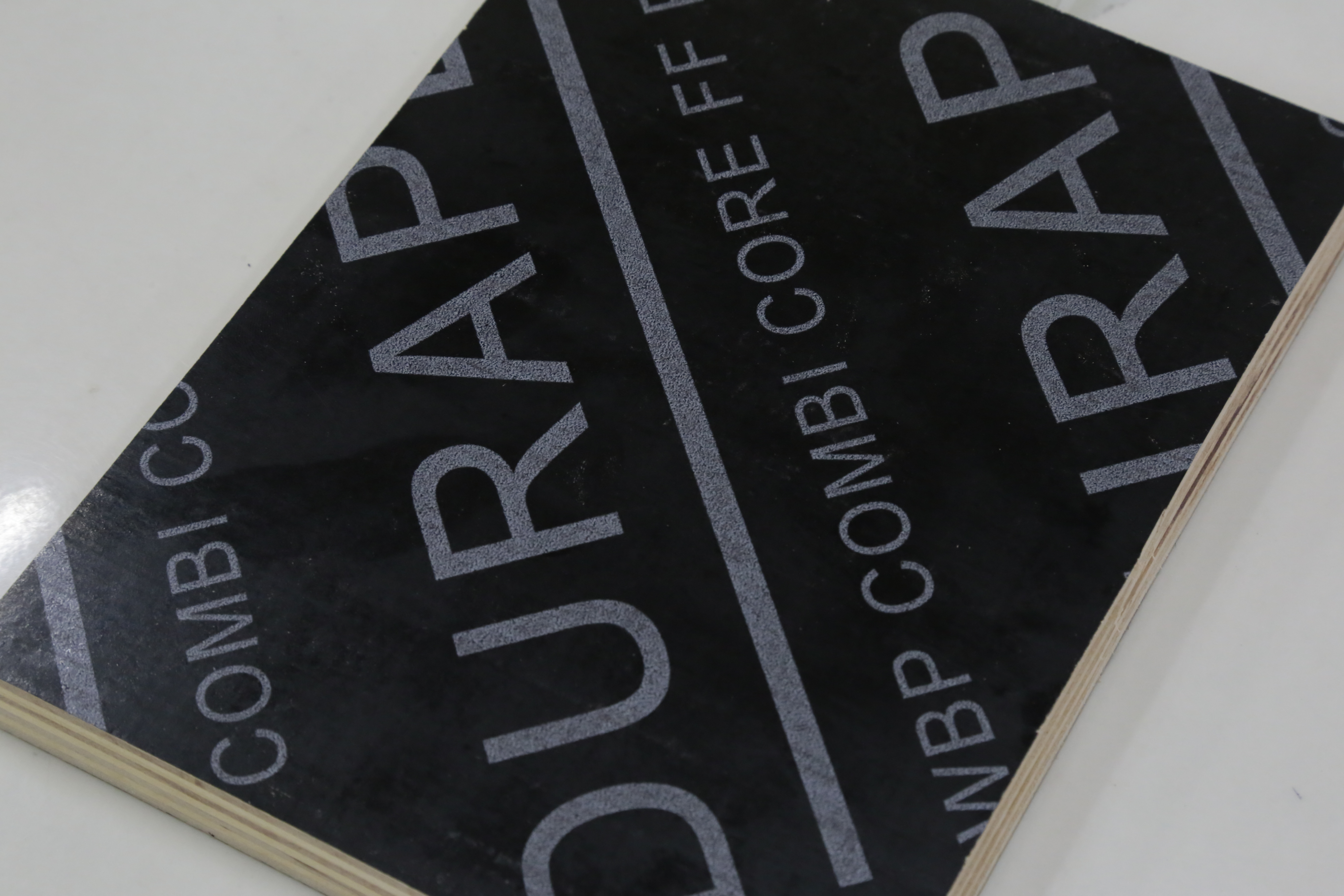 كيف يمكن للخشب الرقائقي القالبي الساخن المضغوط مرتين أن يعزز متانة مشروعك