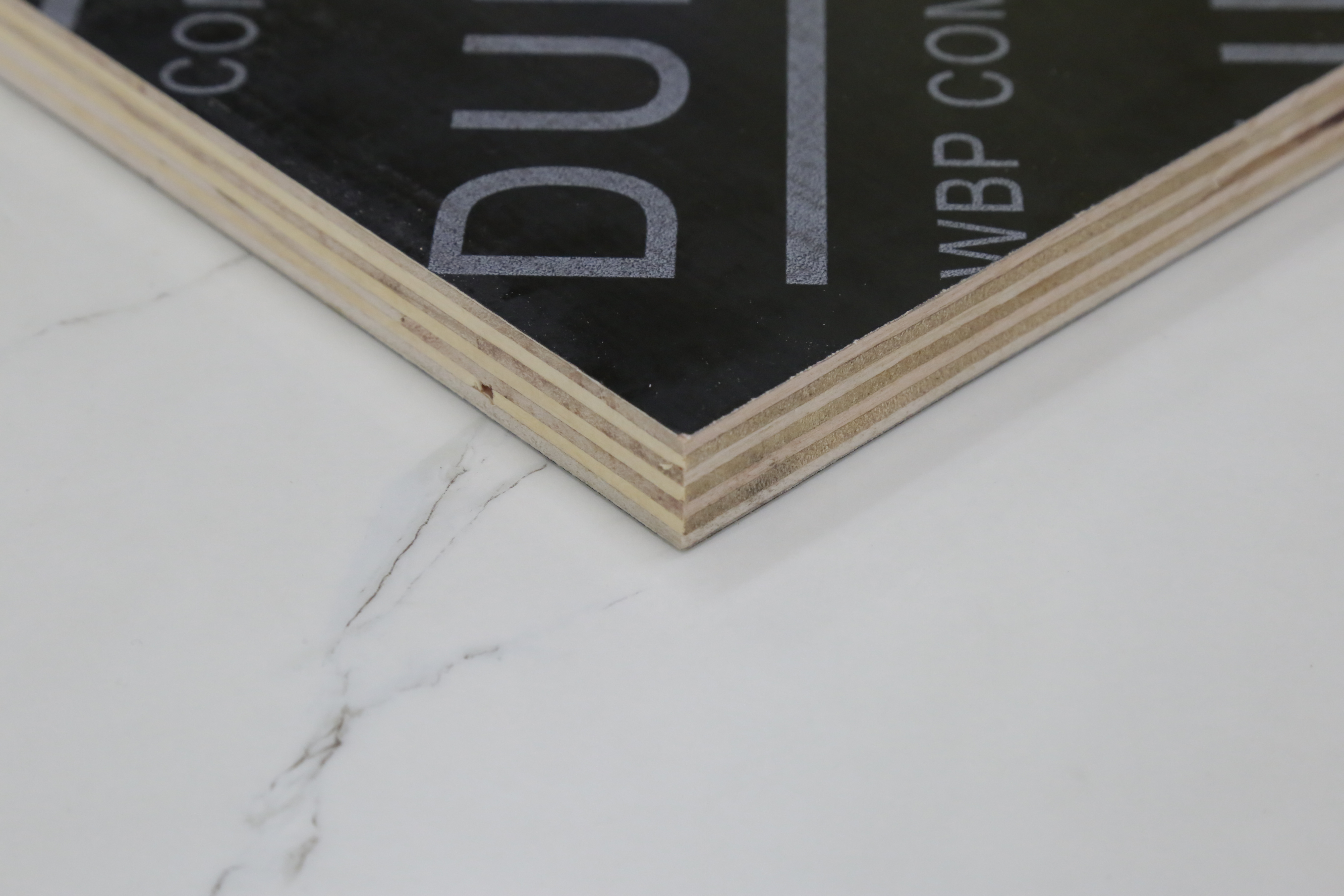 ข้อดีของการใช้ไม้อัดสำหรับงานคอนกรีตคืออะไร