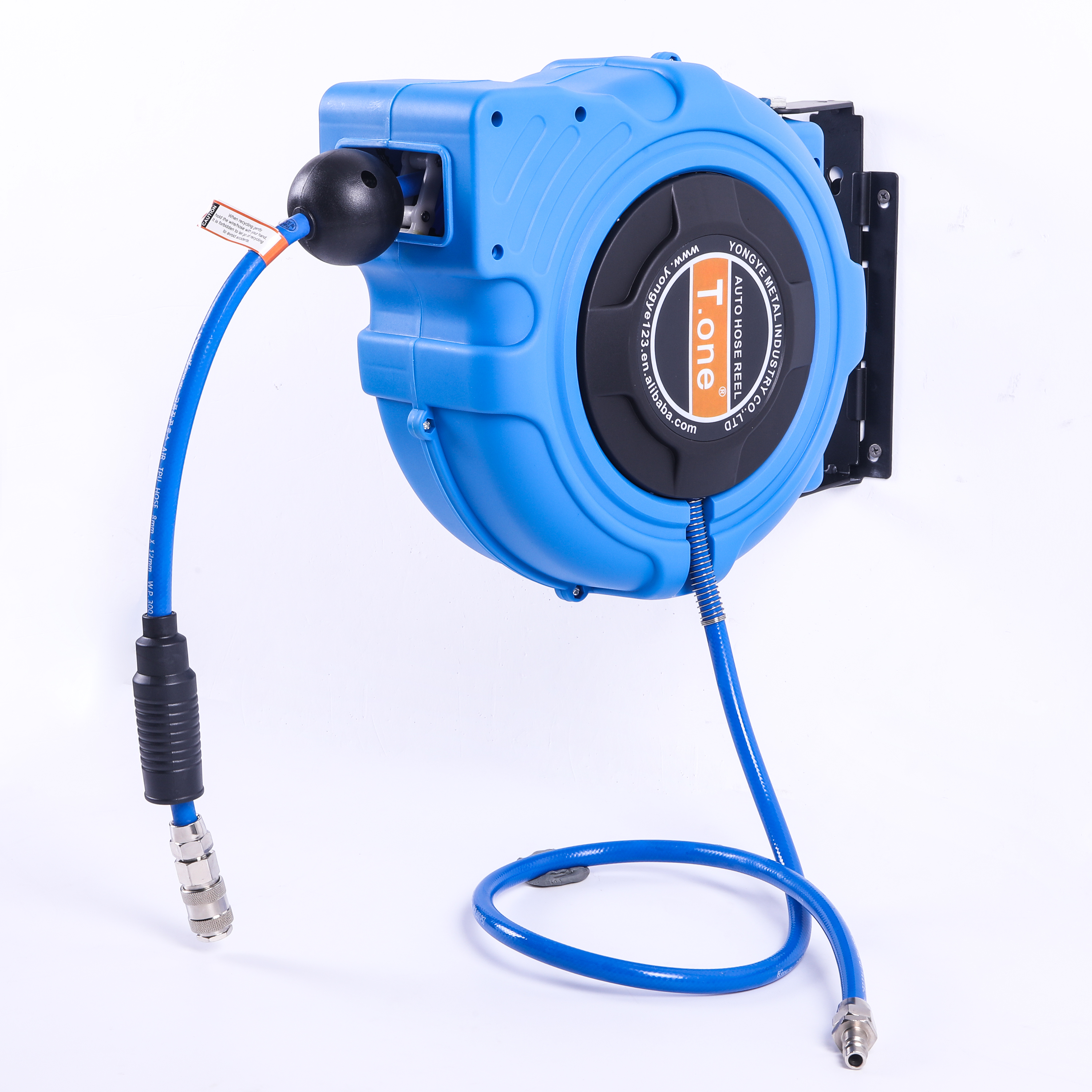 Anong Mga Katangian ang Dapat Hanapin sa Matibay na Retractable Air Hose Reel na may Hose?