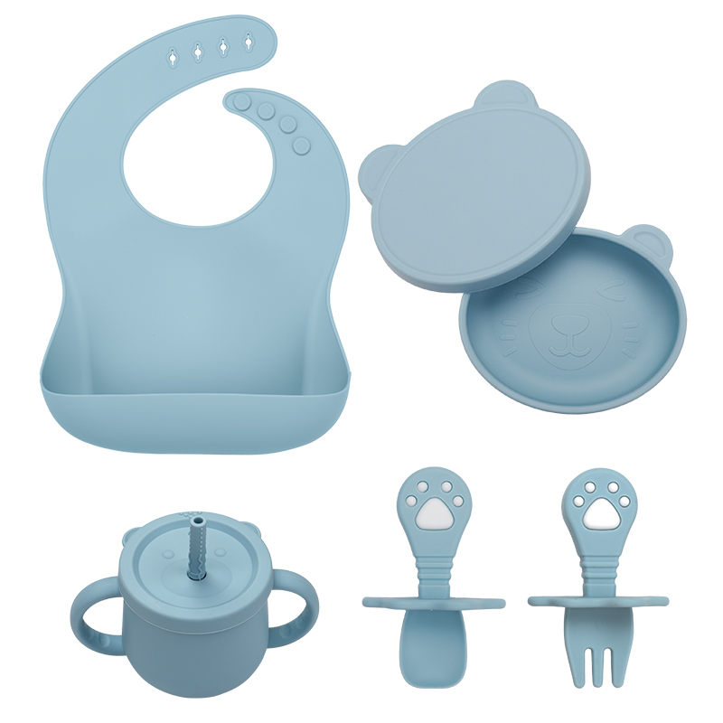 Silicone Feeding Bibs: A Parent's Best Friend