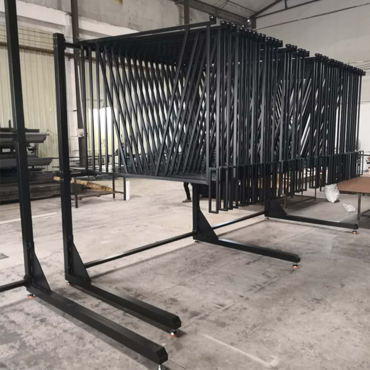 Yonge Indawo eyahlukileyo nge-Gray Plush Rug