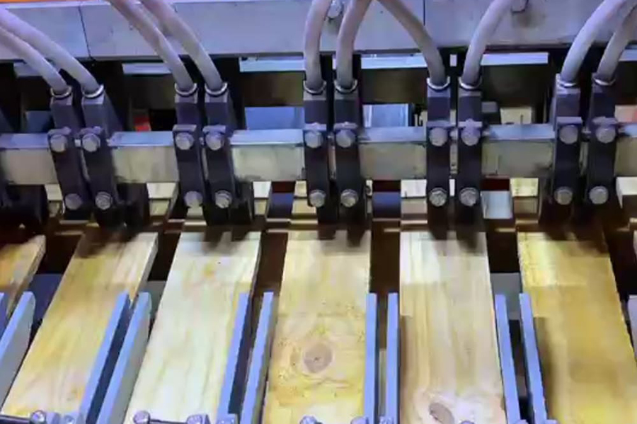 Stringer pallet hydraulic nailing line with automatic board feeding system (6).jpg