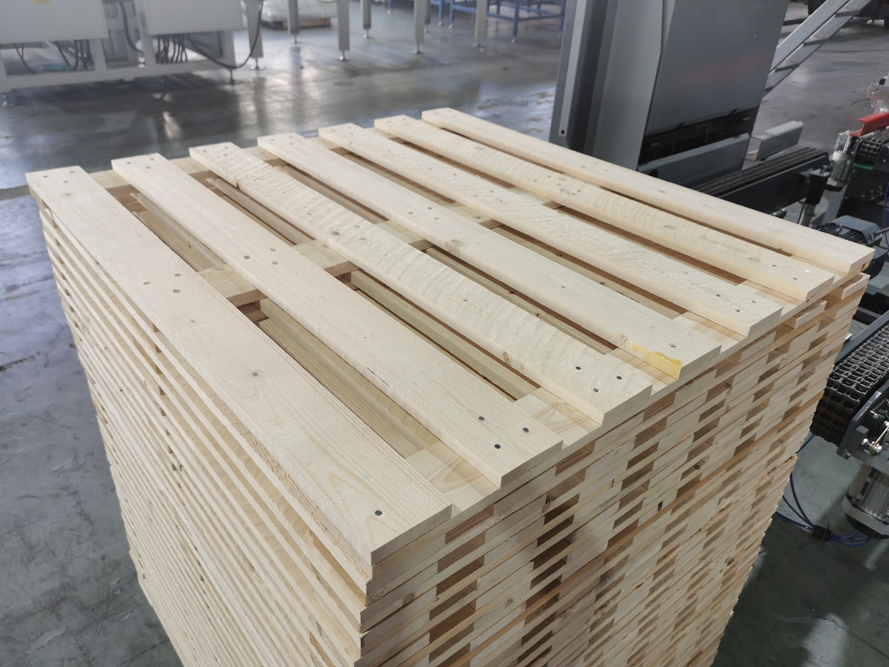 SF2000 Automatic Wooden Pallet Deck Nailing Machine with Stacking Table factory