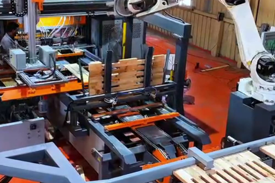 Stringer pallet hydraulic nailing line with automatic board feeding system (5).jpg