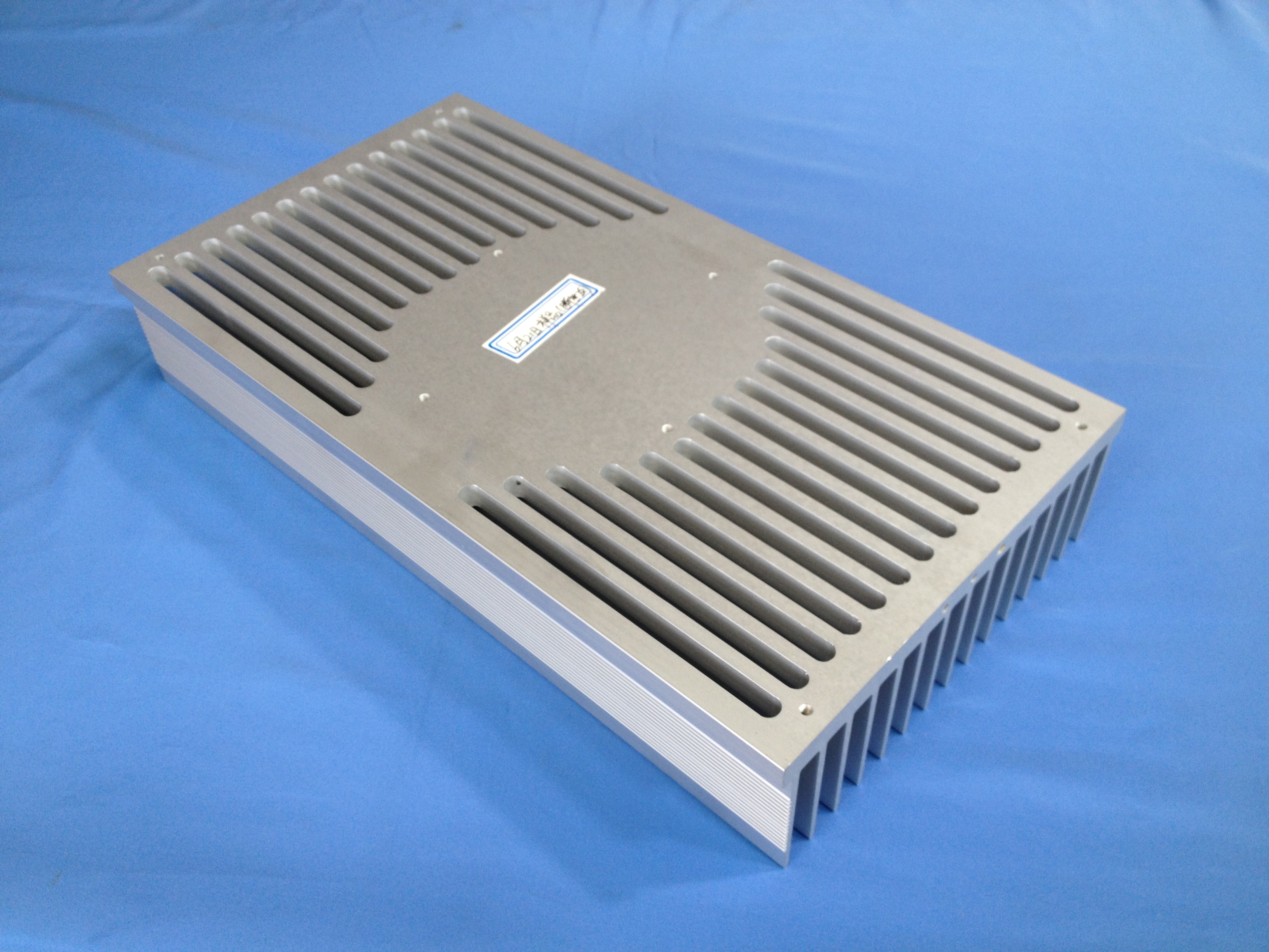 Прецизно дизајниран дизајн за оптималне перформансе хлађења у интензивним рачунарским задацима