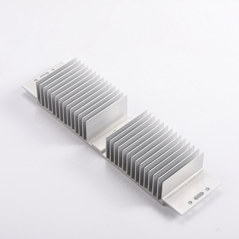 Fan Rompu do Chóimhthíosachtaí le Ár Dearbhacha Réamhchúla ar Shionnraí Teasa Alúmanaimh LED