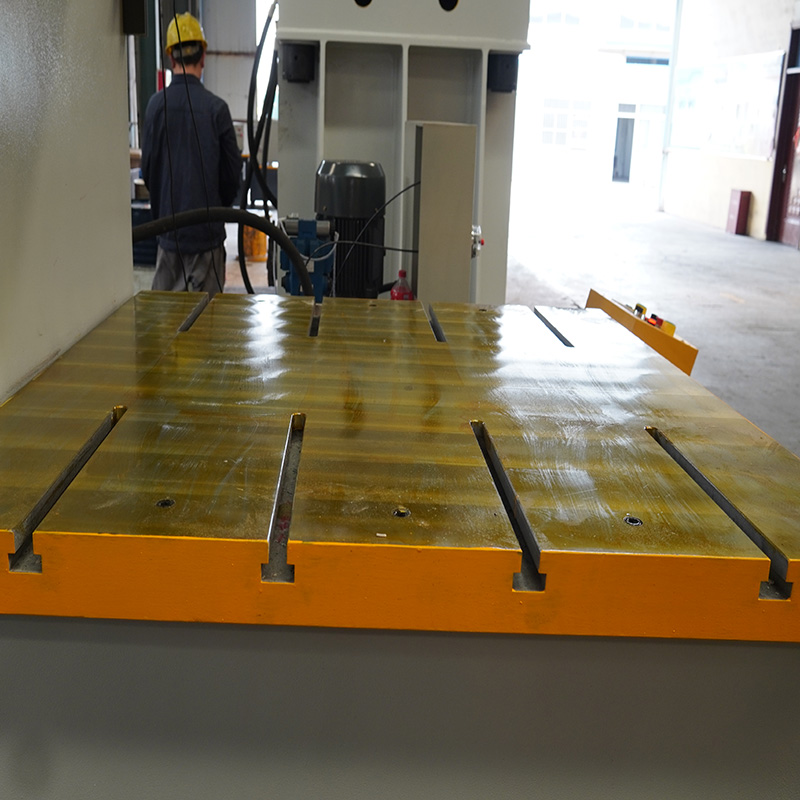 Nadun 200t Single Column C Type Press Machine With Four Column Guiding factory