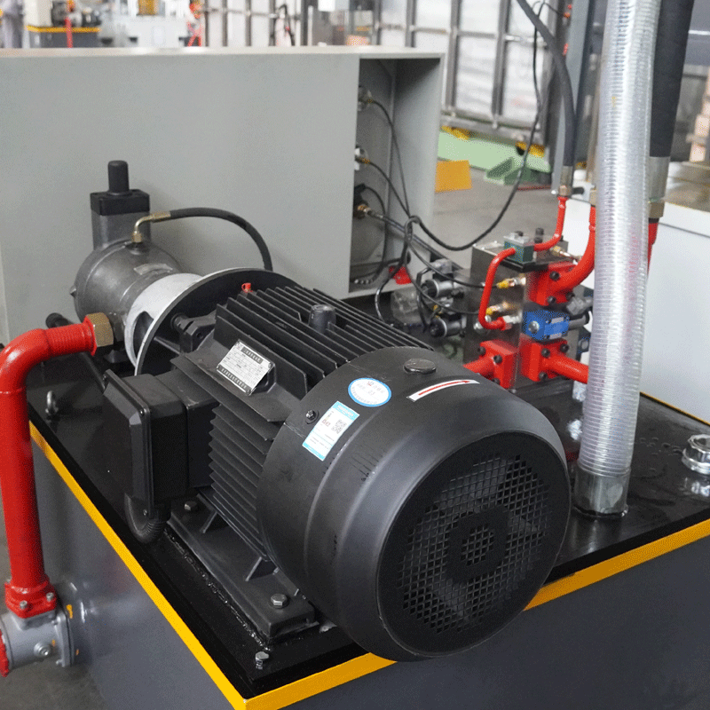 Gespecialiseerd metaalbuigen met automatische buigmachines