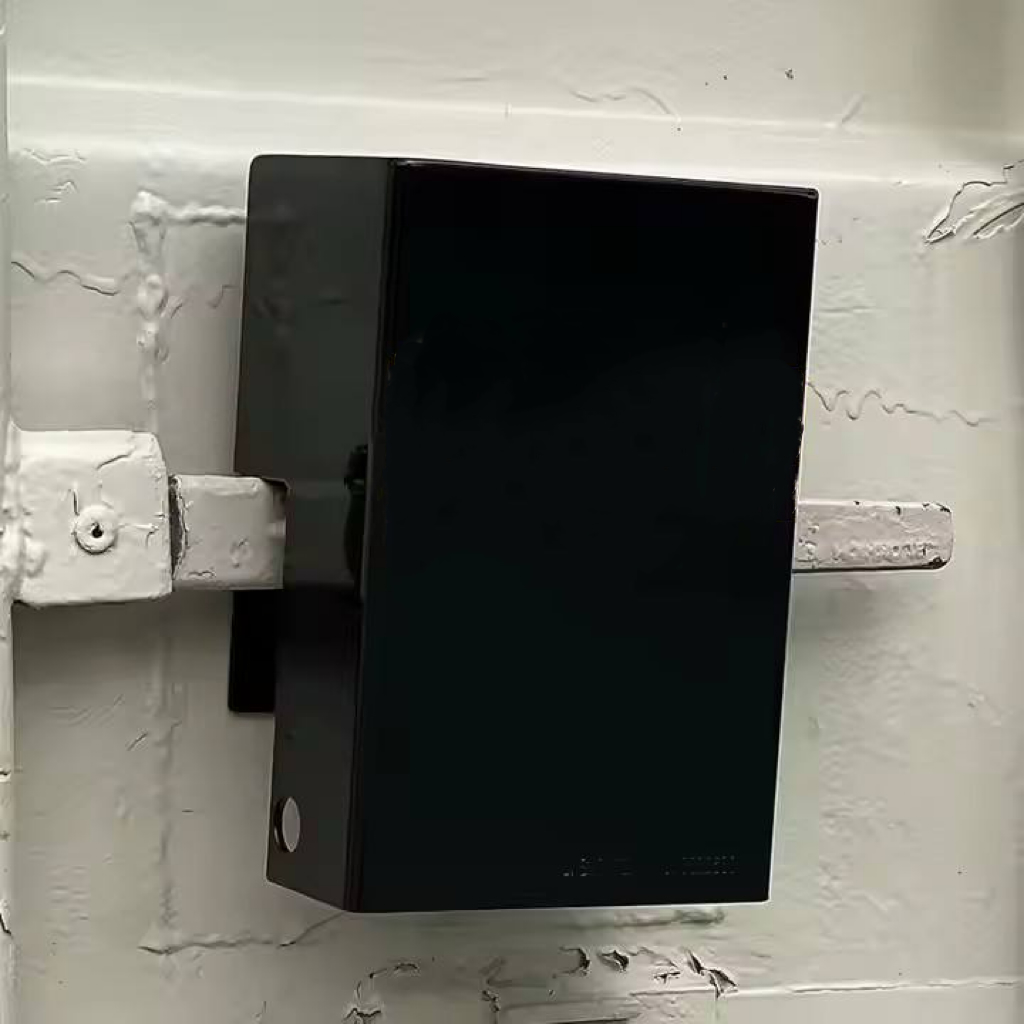 اكتشف سهولة إنشاء وحدات أرفف قابلة للتخصيص داخل حاويات الشحن من أجل تنظيم سريع وخالي من المتاعب.