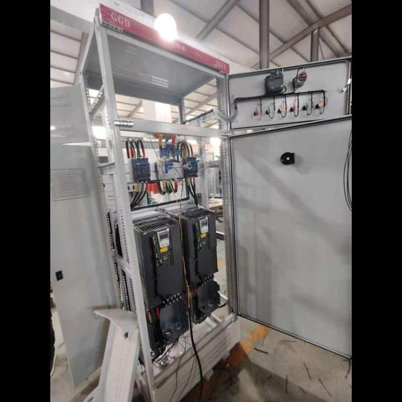 Utrzymanie i zagadnienia bezpieczeństwa gazowych układów izolacyjnych.