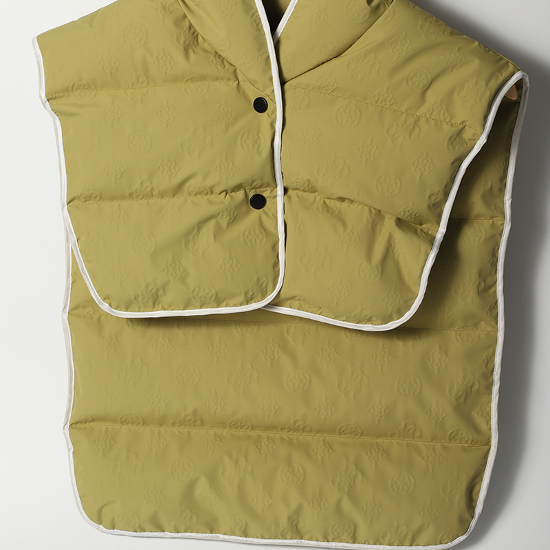 Mix e match di tessuti chiffon stampati per qualsiasi occasione.