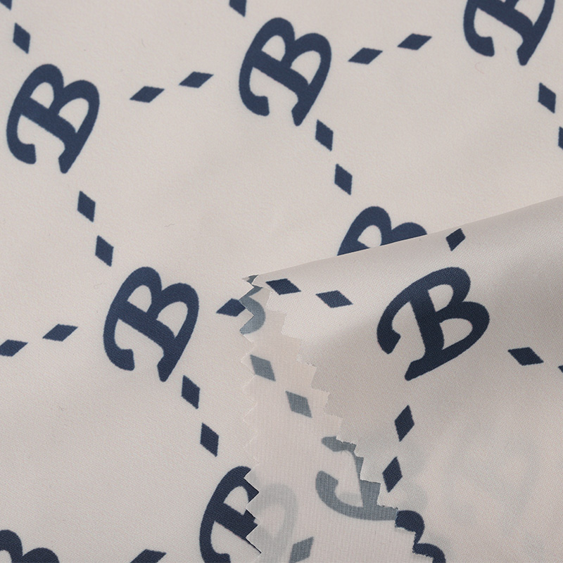 Yazılı Organza Dokusu Modasını Kabul Etme