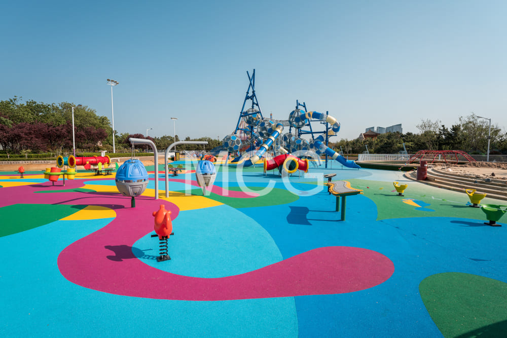 Stwórz idealny zewnętrzny oasis za pomocą rolkowej trawy sztucznej