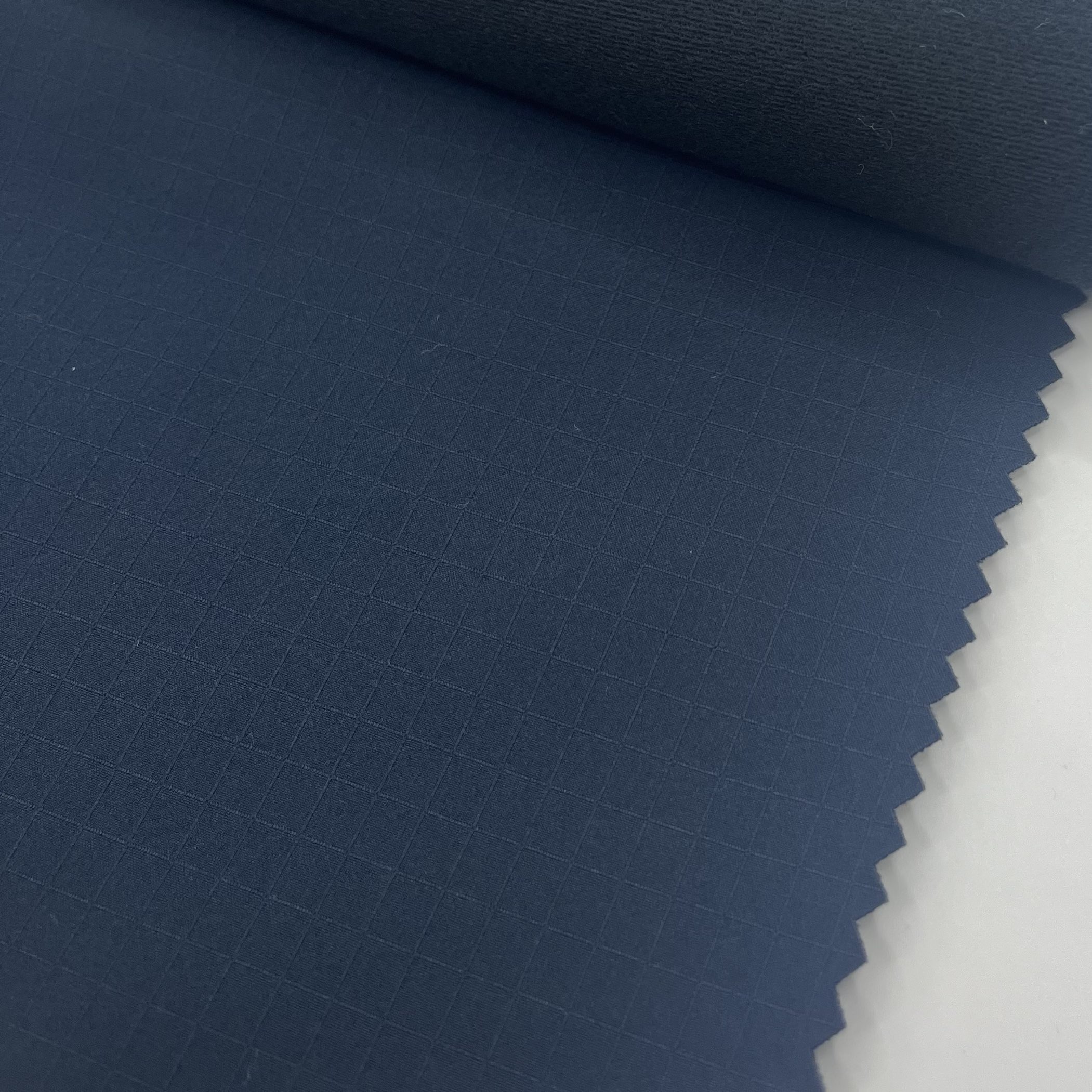 Uyğun qiymətli, sırığa uyğun və az rəftarlı.